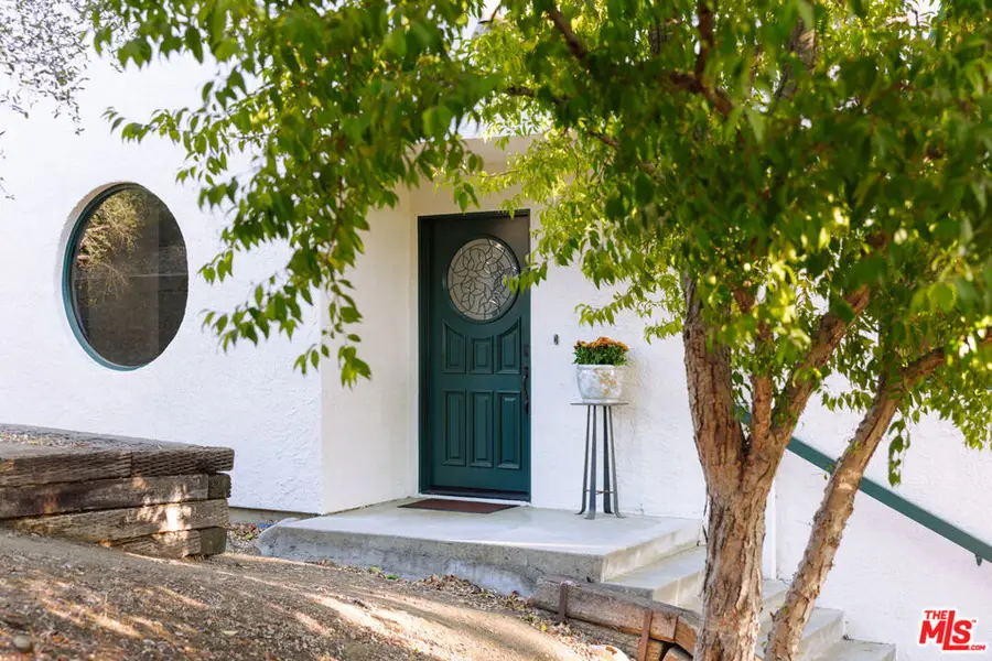 25620 Nebo Dr, Calabasas, CA 91302 - Image #2