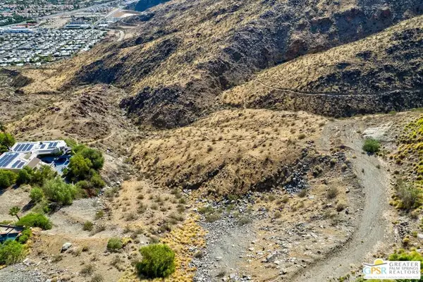 2390 Southridge Dr, Palm Springs, CA 92264