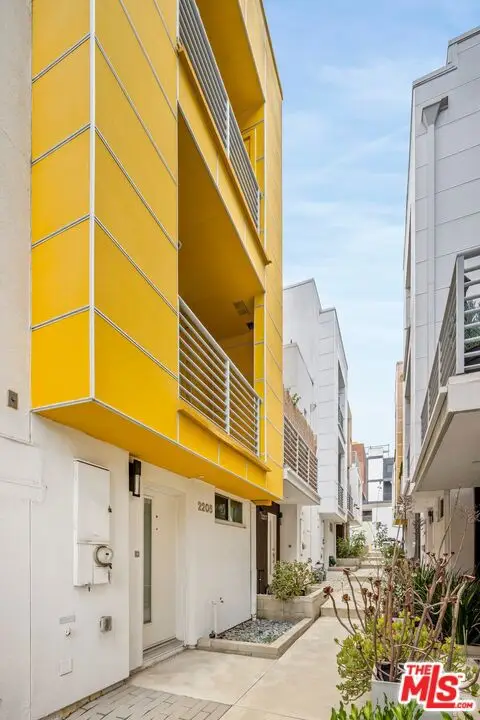 2205 Selig Drive, Los Angeles, CA 90026 - Image #3