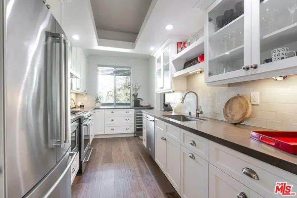 11322 Camarillo Street #201, Toluca Lake, CA 91602