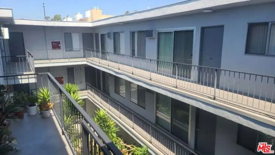 725 N Sweetzer Avenue, Los Angeles, CA 90069 - Image #2