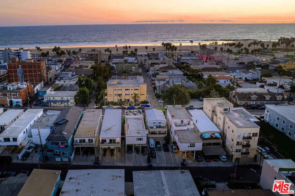 1904 Pacific Avenue, Venice, CA 90291 - Image #1