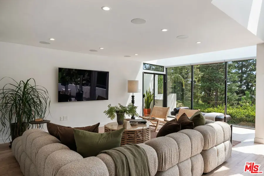 6469 Rodgerton Drive, Los Angeles, CA 90068 - Image #3