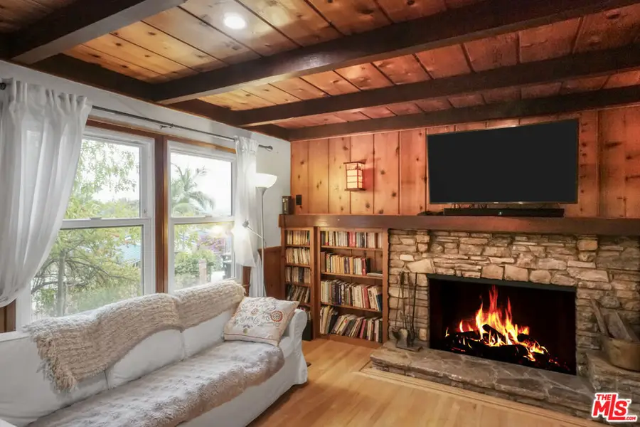 22460 Venido Road, Woodland Hills, CA 91364 - Image #3