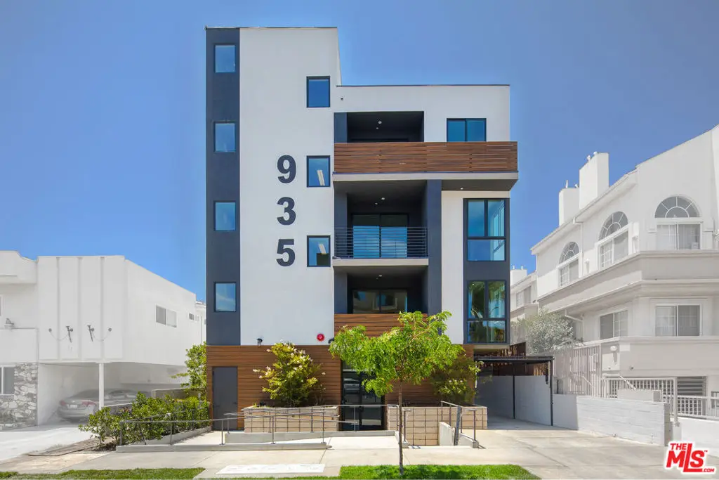 935 N Hudson #401, Los Angeles, CA 90038 - Image #1