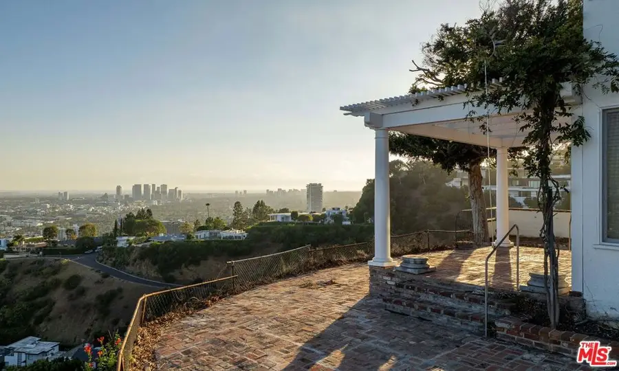 8900 Evanview Drive, Los Angeles, CA 90069 - Image #3