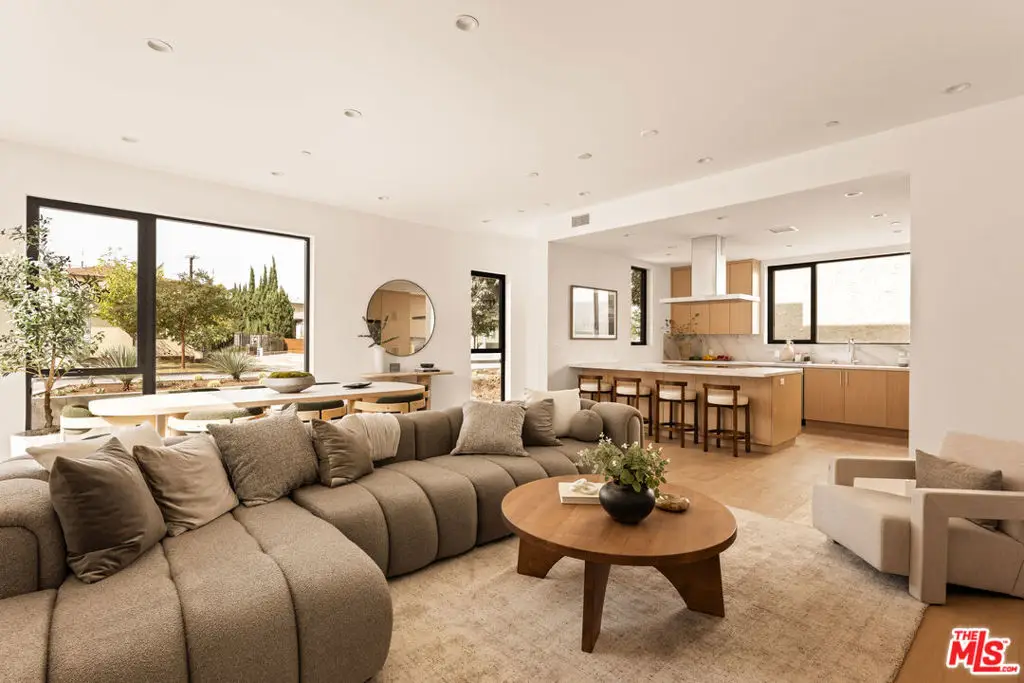 2425 20th Street #A, Santa Monica, CA 90405 - Image #1