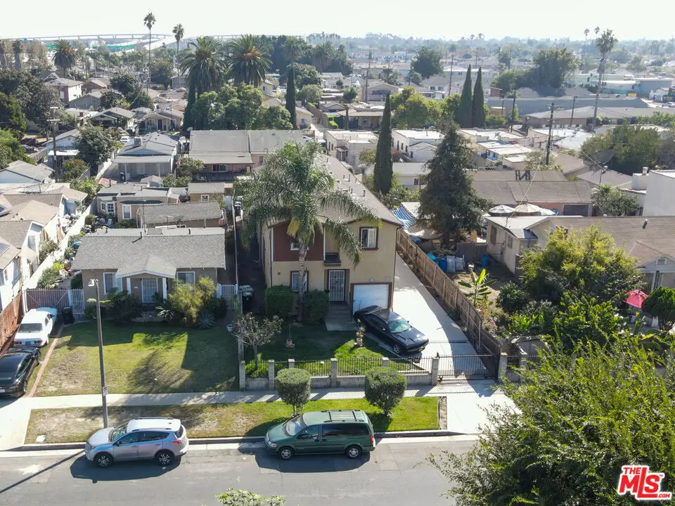 422 W 102nd Street, Los Angeles, CA 90003 - Image #1