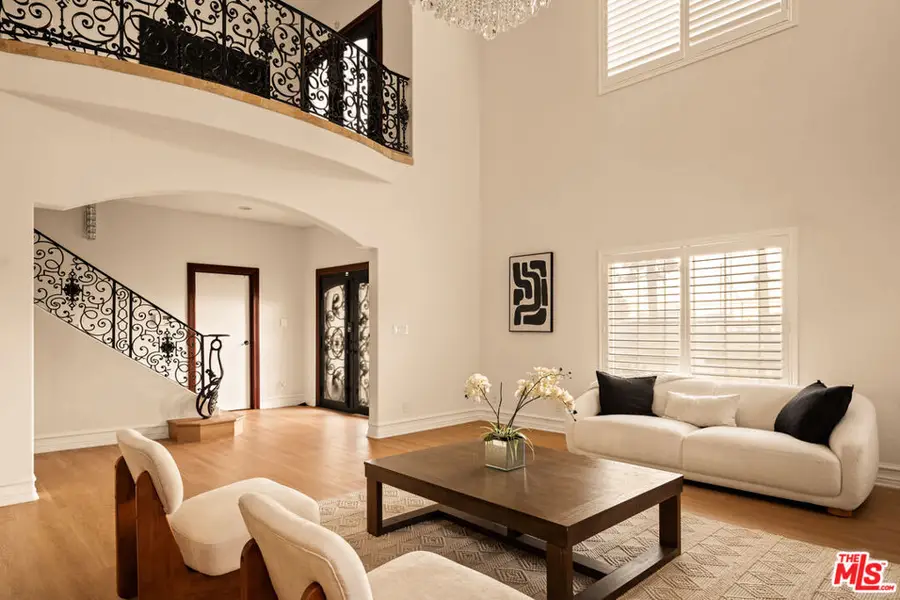 8906 Yorktown Avenue, Los Angeles, CA 90045 - Image #2