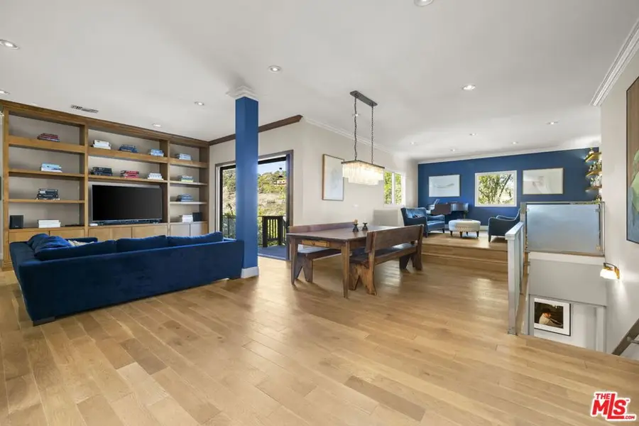 1018 N Tigertail Road, Los Angeles, CA 90049 - Image #2