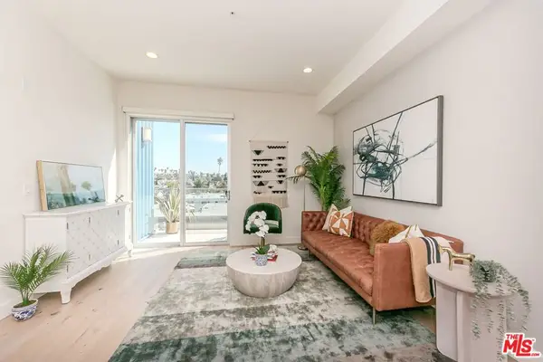 105 S Mariposa Avenue #PH9, Los Angeles, CA 90004