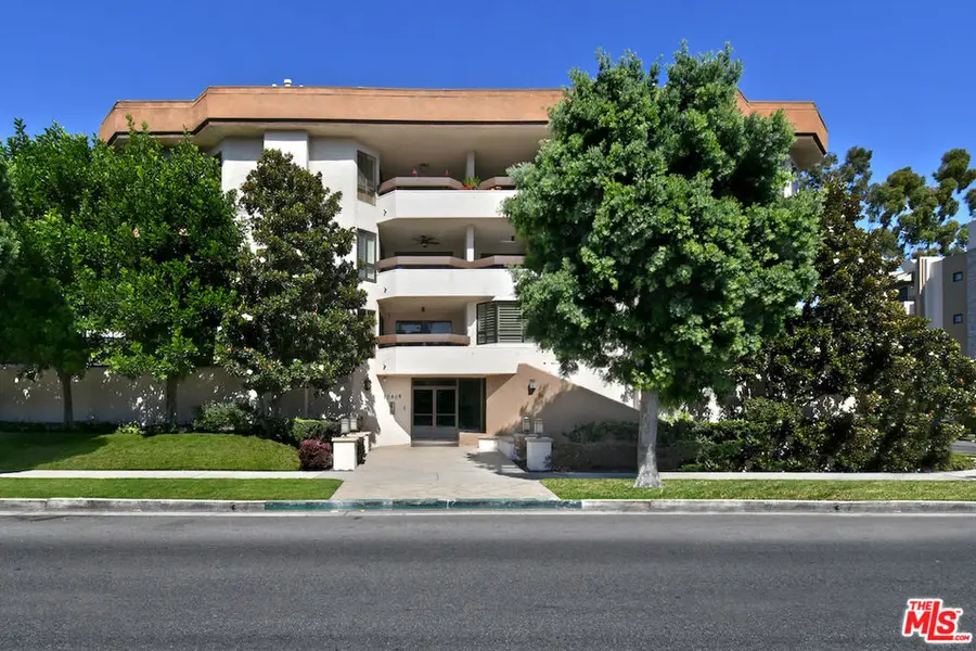 10409 Riverside Drive #204, Toluca Lake, CA 91602 - Image #2