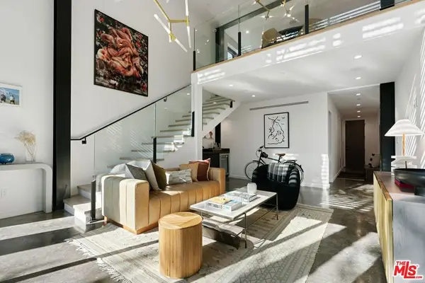 303 Venice Way, Venice, CA 90291