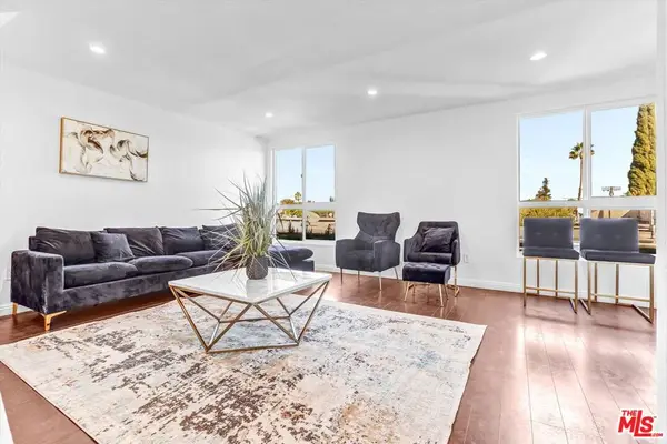 6155 Reseda Boulevard #4, Tarzana, CA 91335