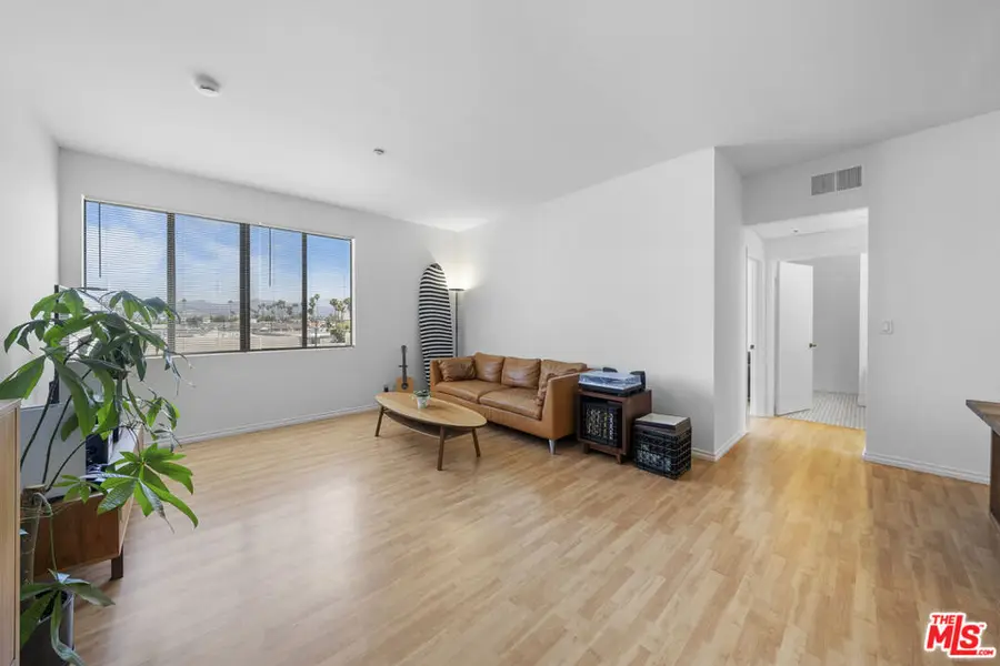 533 S St Andrews Place #420, Los Angeles, CA 90020 - Image #2