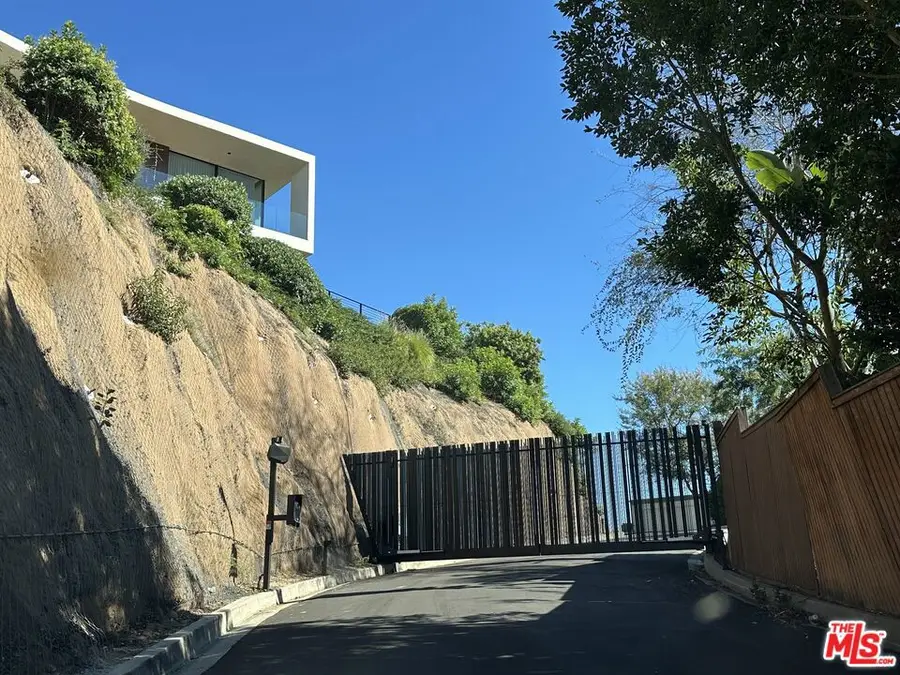 2424 Braircrest Road, Beverly Hills, CA 90210 - Image #2