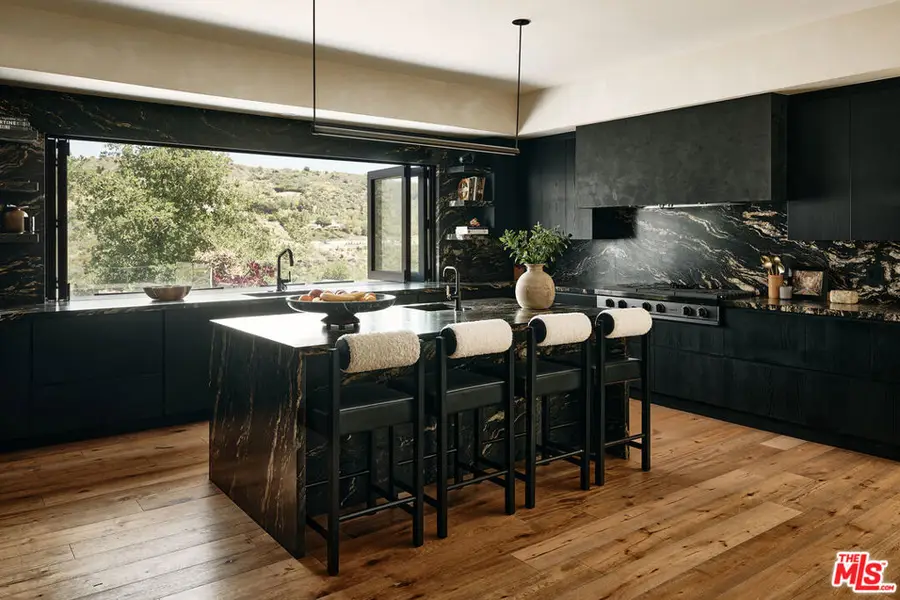 2442 Banyan Drive, Los Angeles, CA 90049 - Image #2