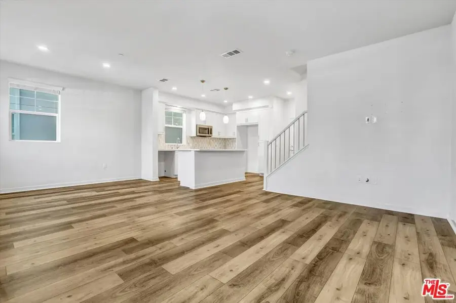 561 Winchester Drive, Oxnard, CA 93036 - Image #3