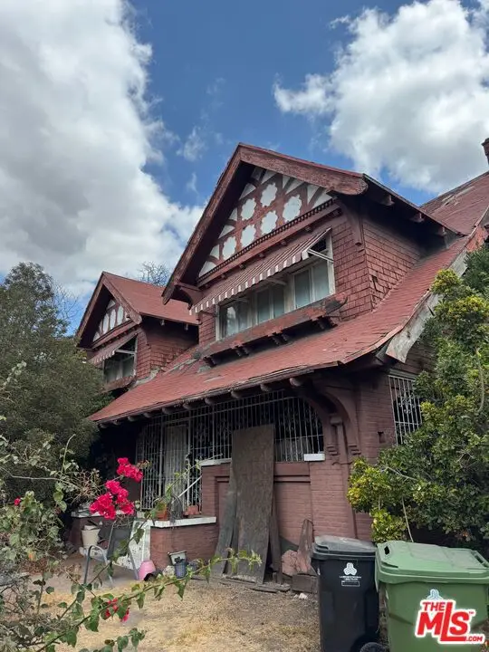 2756 Raymond Avenue, Los Angeles, CA 90007