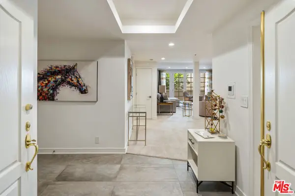 575 S Barrington Avenue #204, Los Angeles, CA 90049