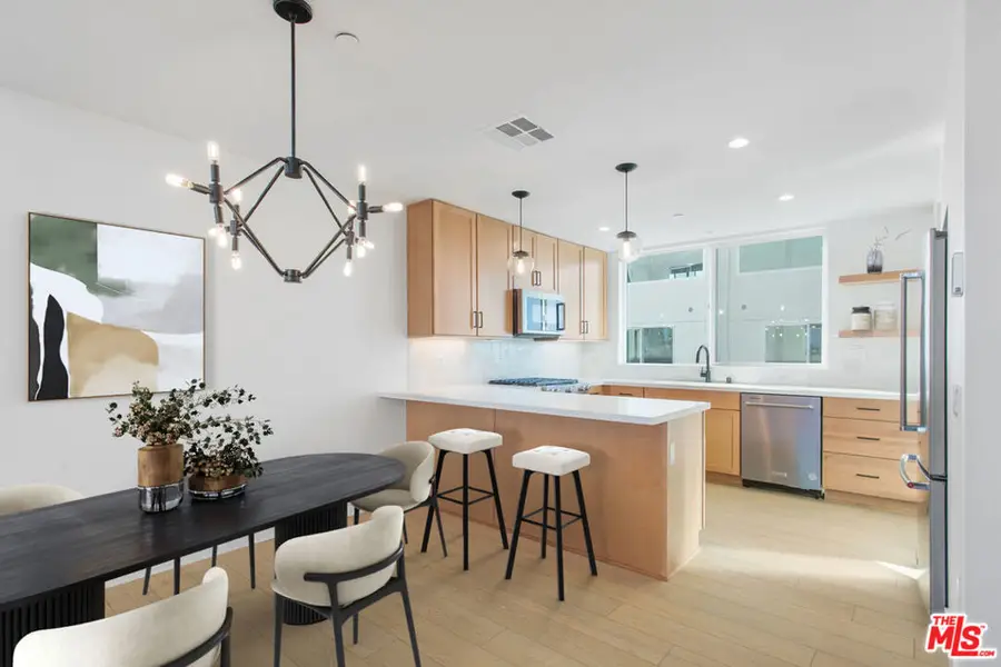 11220 Victory Boulevard #3, North Hollywood, CA 91606 - #2