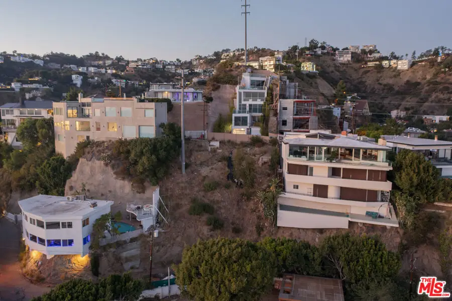 8692 Franklin Avenue, Los Angeles, CA 90069 - #3