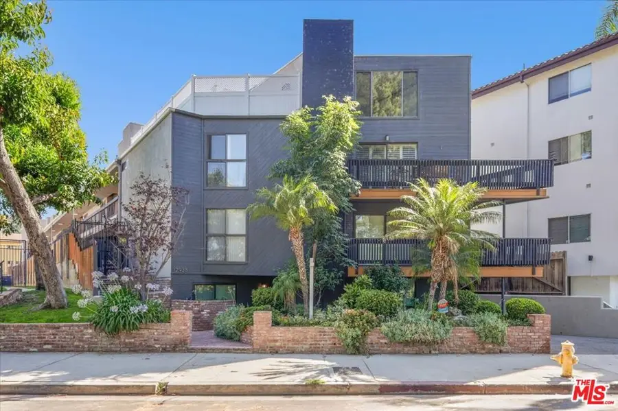 12938 Valleyheart Drive #11, Studio City, CA 91604 - Image #3