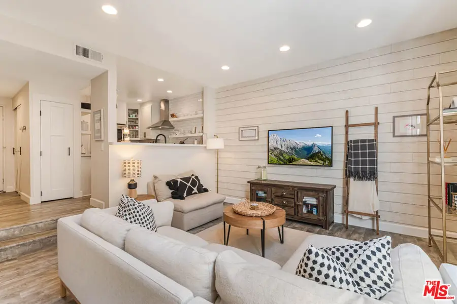 520 S Barrington Avenue #117, Los Angeles, CA 90049 - Image #2