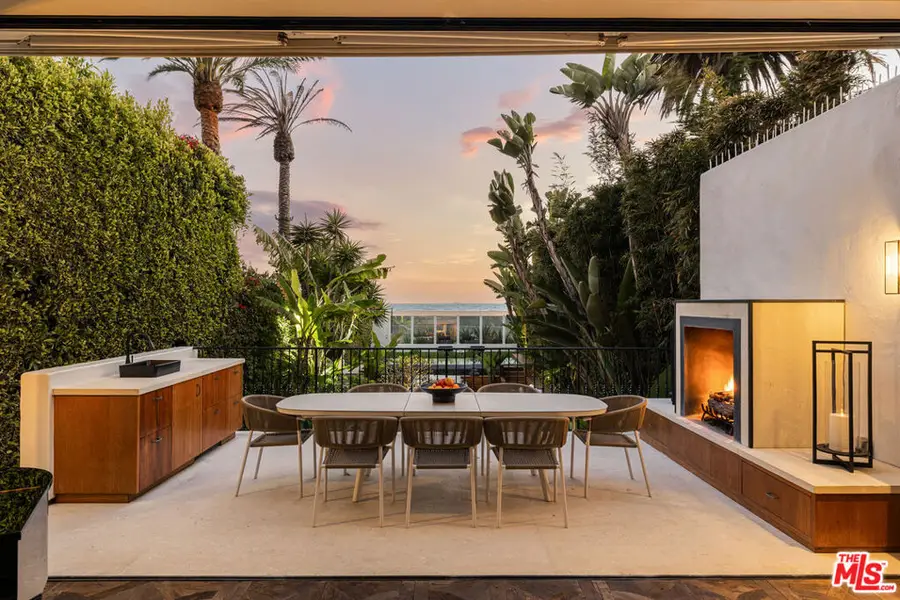 966 Palisades Beach Road, Santa Monica, CA 90403 - Image #3