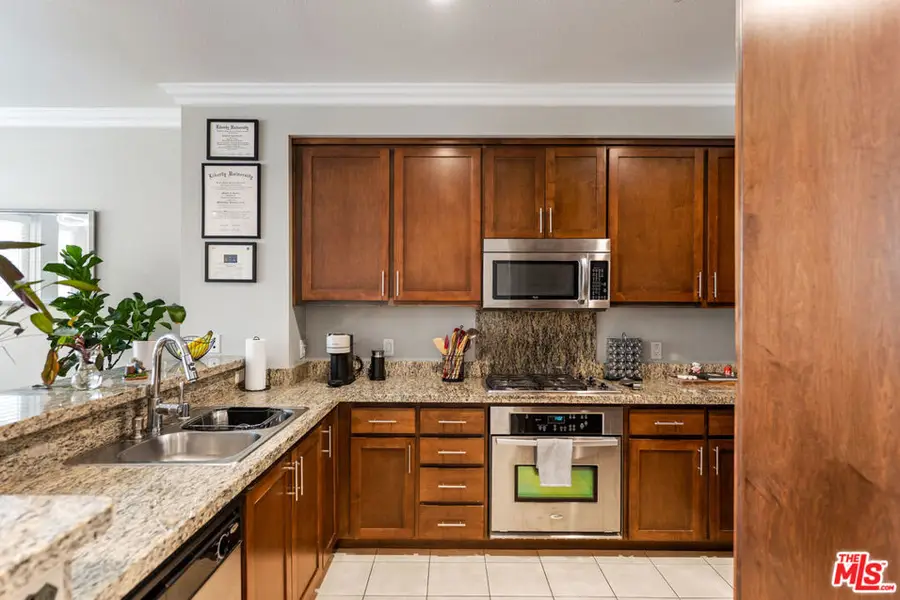 21301 Erwin Street #408, Woodland Hills, CA 91367 - Image #2