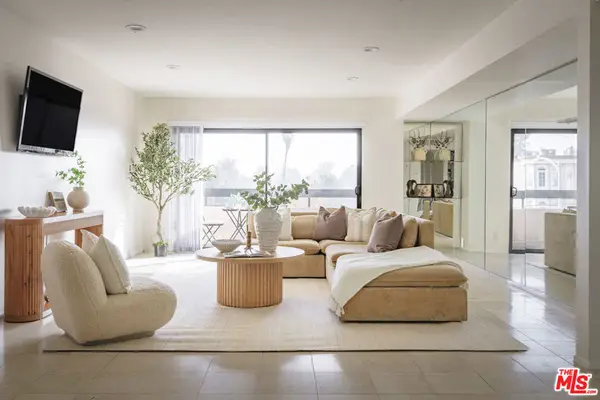 4829 Whitsett Avenue #301, Valley Village, CA 91607