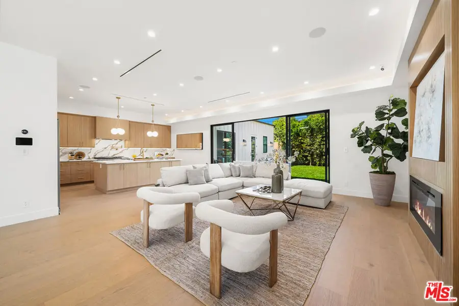 5945 Hesperia Avenue, Encino, CA 91316 - #3