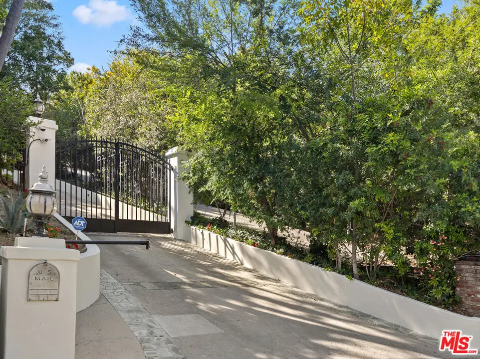 4807 Brewster Drive, Tarzana, CA 91356 - #1