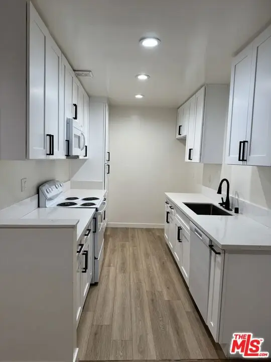 5400 Newcastle Avenue #68, Encino, CA 91316 - Image #1