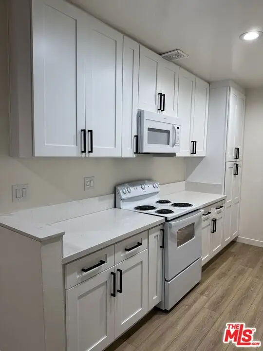 5400 Newcastle Avenue #68, Encino, CA 91316 - Image #2