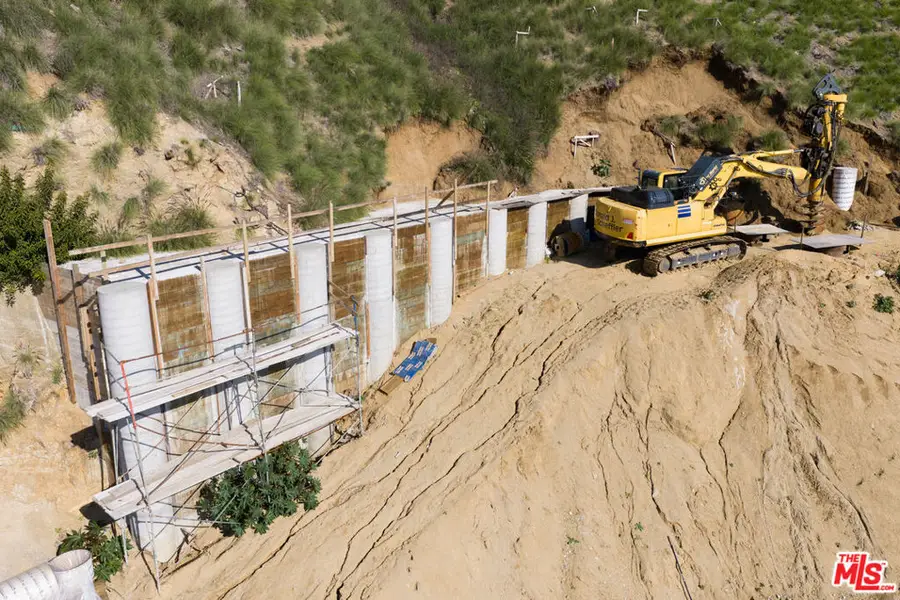 2004 Sunset Plaza Drive, Los Angeles, CA 90069 - Image #2