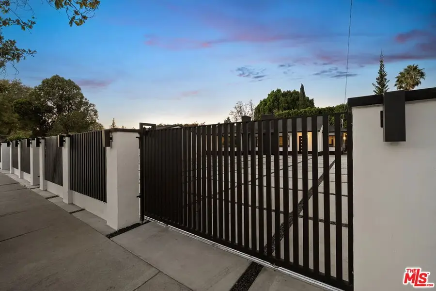 14011 Magnolia Boulevard, Sherman Oaks, CA 91423 - Image #2