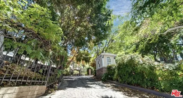 2700 Cahuenga Boulevard #2205, Los Angeles, CA 90068