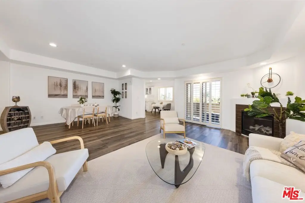 11766 W Sunset Boulevard #302, Los Angeles, CA 90049 - Image #1