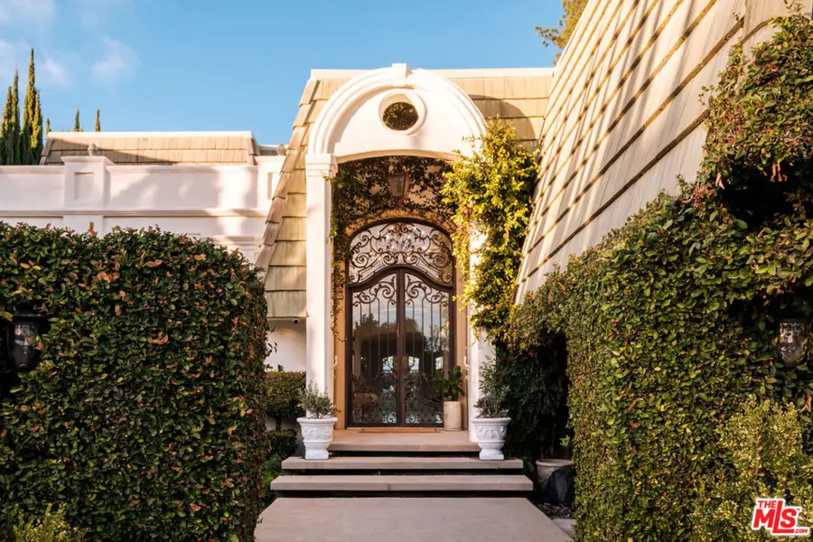 18875 Pasadero Drive, Tarzana, CA 91356 - Image #3