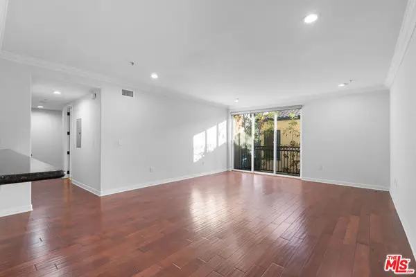 1401 S St Andrews Place #201, Los Angeles, CA 90019