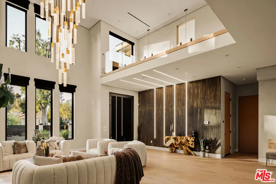 4528 Matilija Avenue, Sherman Oaks, CA 91423 - #2