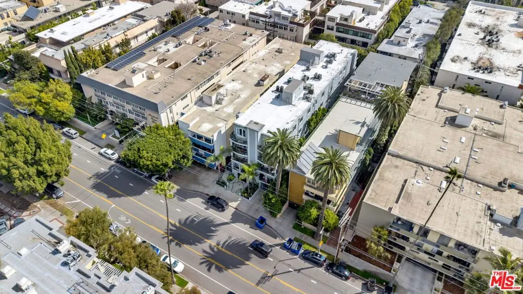 11952 Montana Avenue #303, Los Angeles, CA 90049 - Image #1