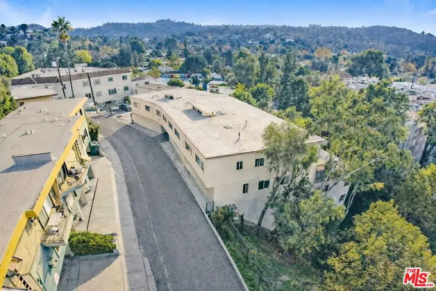 11975 Laurelwood Drive, Studio City, CA 91604 - Image #2