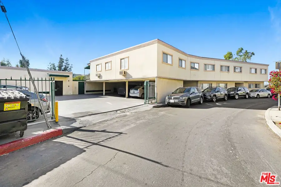 11975 Laurelwood Drive, Studio City, CA 91604 - Image #3