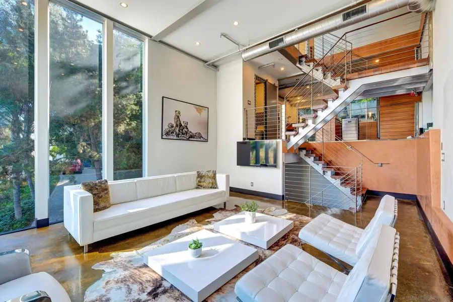 6920 Treasure Trail, Los Angeles, CA 90068 - Image #2