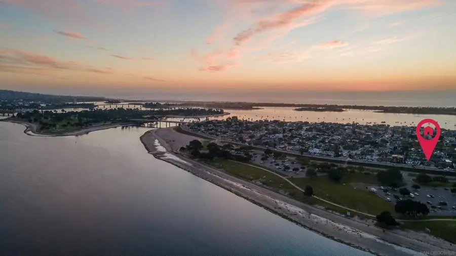 3634 Crown Point Dr, San Diego, CA 92109 - #2