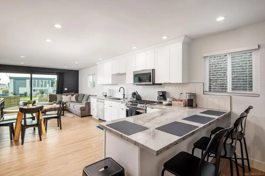 2138 2140 Reed Ave, San Diego, CA 92109 - Image #2