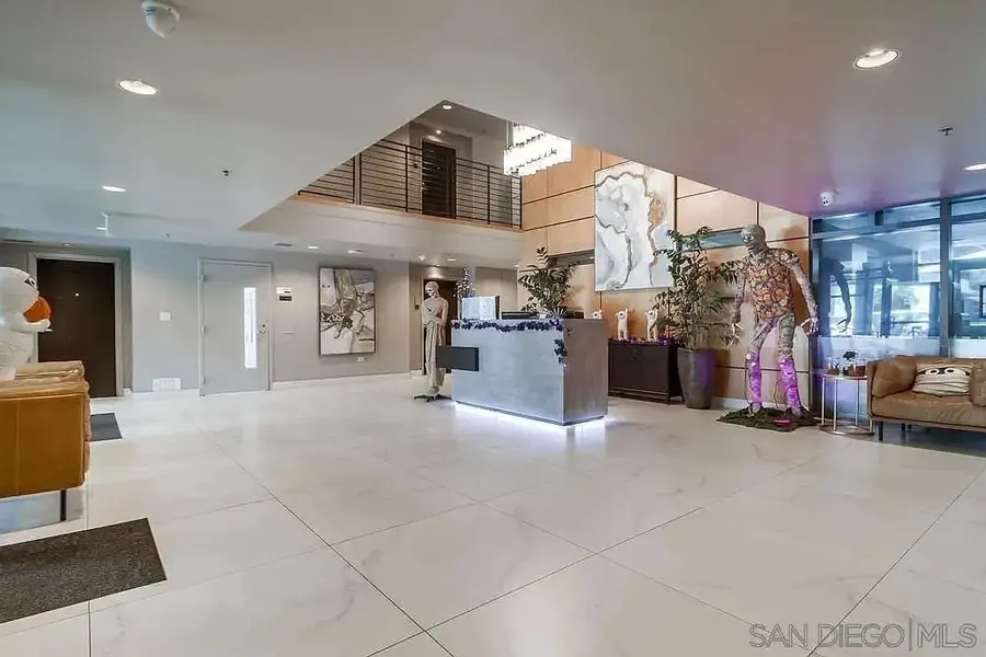 425 W Beech Street, San Diego, CA 92101 - Image #2