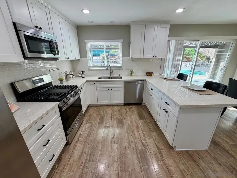 1188 Waxwing Dr., Vista, CA 92083 - #2